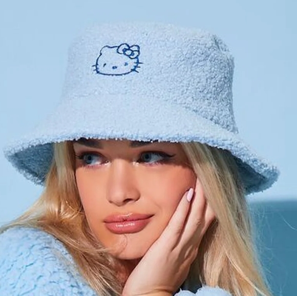 HELLO KITTY BUCKET HAT - Picture 2 of 3